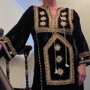 Gorgeous black velvet top or short dress